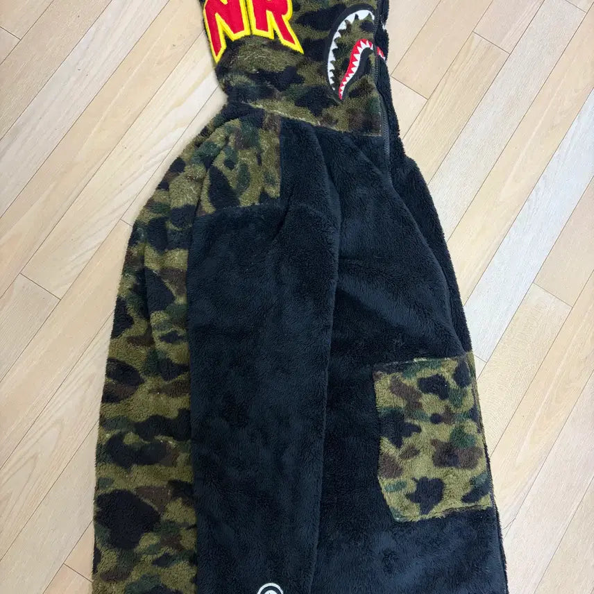 [BUNJANG] BAPE Boa Shark Hoodie / 베이프 샤크후드 보아털