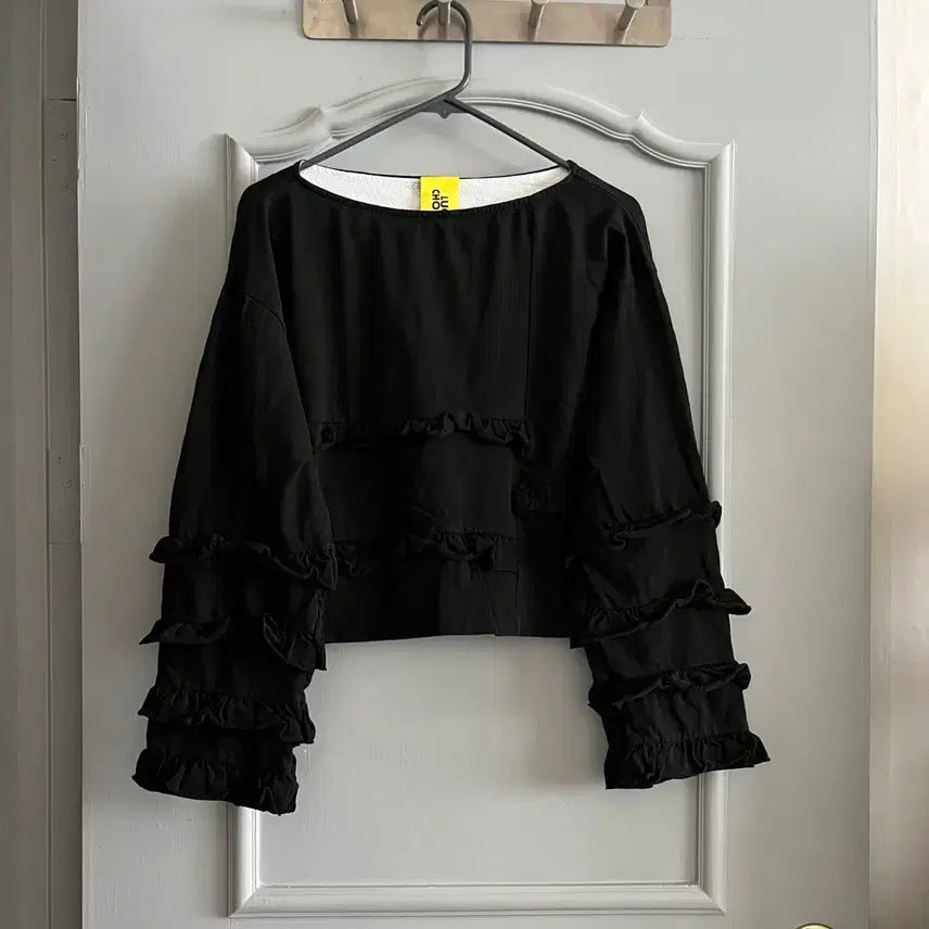 [BUNJANG] Lucky Chouette Frill Top One Size / 럭키슈에뜨 프릴 탑 프리사이즈
