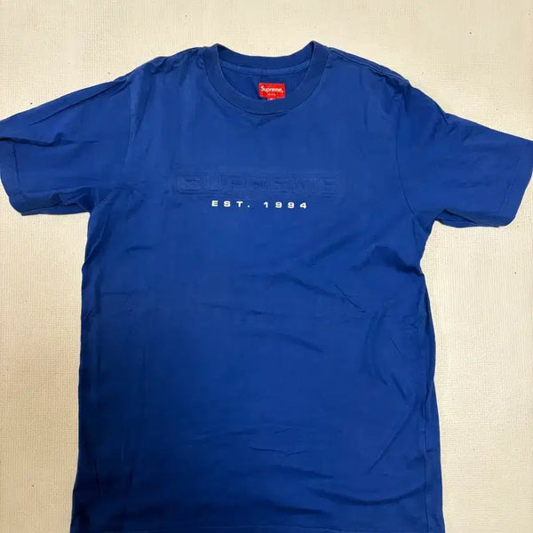 [BUNJANG] Supreme Embossed T-Shirt Blue / 슈프림 엠보싱 반팔티 블루 M
