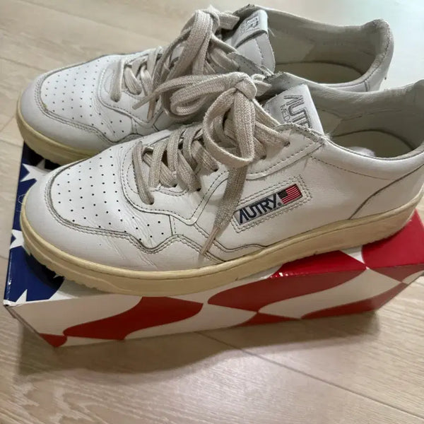 [BUNJANG] Autry Medalist Low Leather Sneakers White Size 42 / 오트리 메달리스트 로우 레더 42