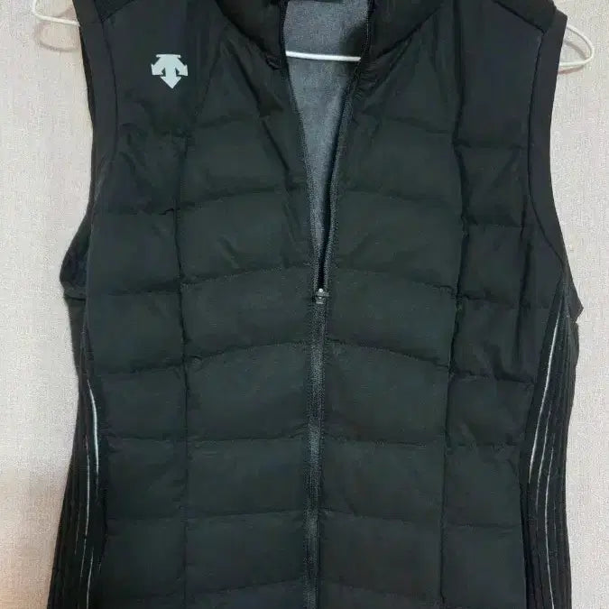 [BUNJANG] Descente Lightweight Padded Vest Black / 데상트 경량 패딩 조끼 블랙