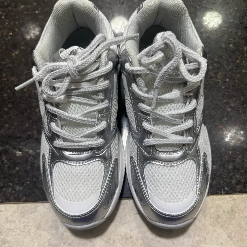 [BUNJANG] Laura Biagiotti Women's Sneakers / 라우라비아조티 운동화