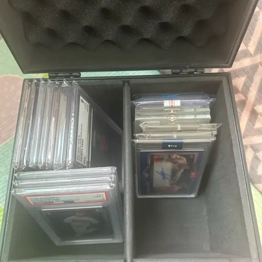[BUNJANG] 2-Tier Card Display Case & Graded Card Collection Bundle / 카드 수집품 보관함 2단 구성 및 등급 카드 오늘만 이가격
