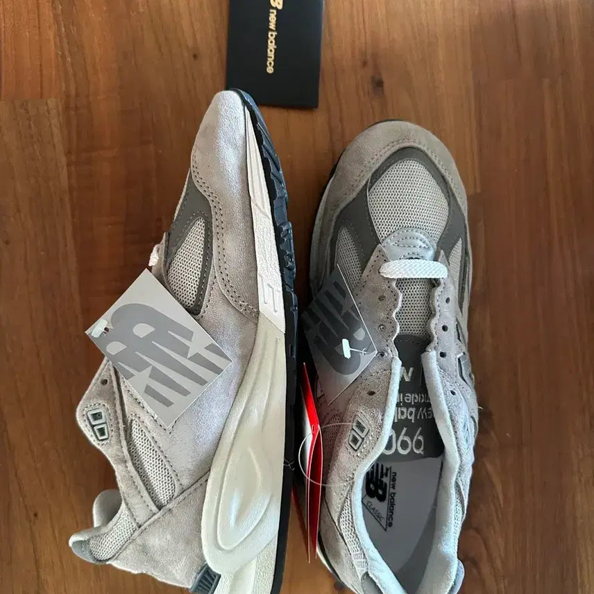 [BUNJANG] New Balance 990v2 M990GY2 Sneakers / 뉴발란스 990 v2 255