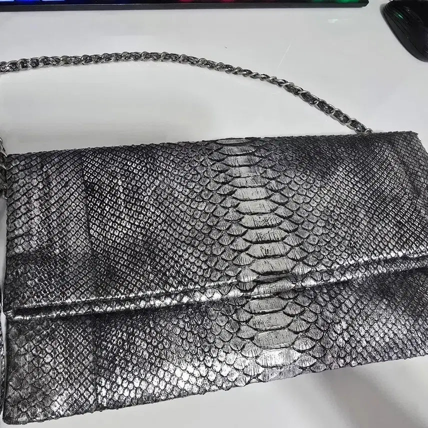 [BUNJANG] Mimi Python Silver Python Big Clutch Shoulder Bag / 실버 파이톤 빅 클러치 숄더백