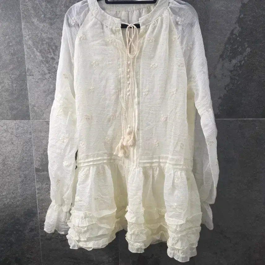 [BUNJANG] Floral Embroidery Frill Dress / 꽃자수 프릴 원피스