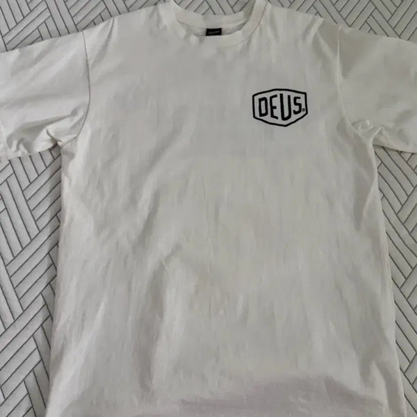 [BUNJANG] Deus Ex Machina Seoul Address T-Shirt White / 데우스 엑스 마키나 서울 어드레스 티셔츠 화이트 S