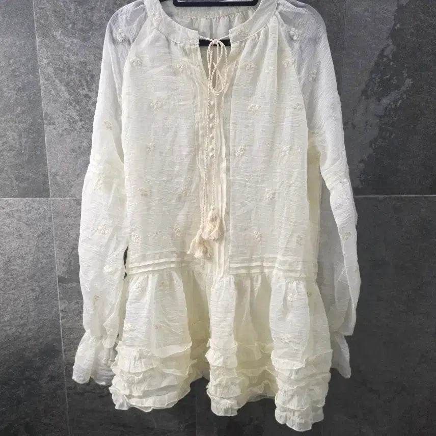 [BUNJANG] Floral Embroidery Ruffle Dress / 꽃자수 프릴 원피스