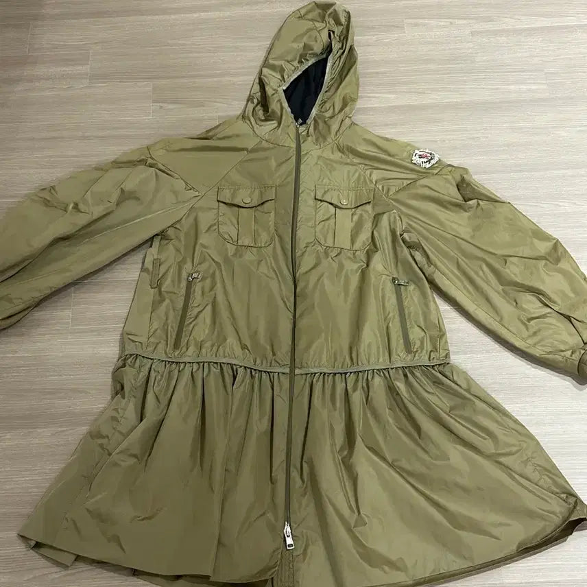 [BUNJANG] Moncler Women's Khaki Windbreaker Jacket / 몽클레어 여성 바람막이 자켓 카키
