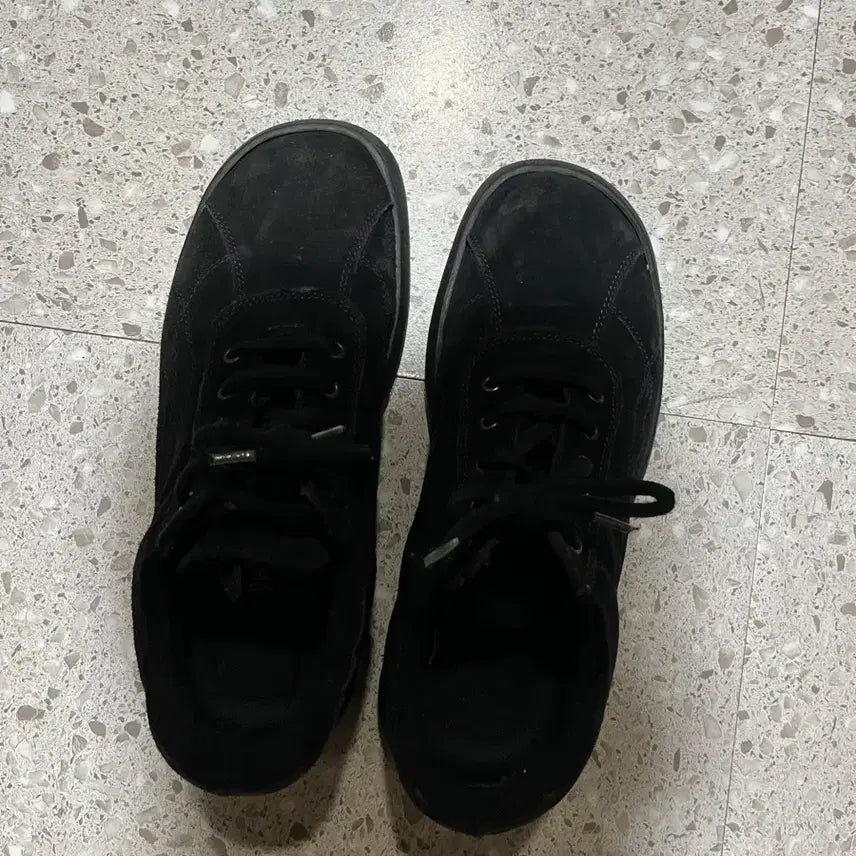 [BUNJANG] Black Suede Sneakers / 검정색 스웨이드 스니커즈 구동화