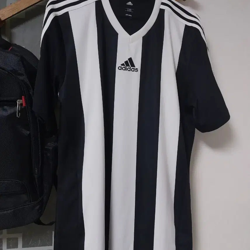 [BUNJANG] Adidas Stripe Short Sleeve T-Shirt Black White / 아디다스 스트라이프 반팔 티셔츠 블랙 화이트