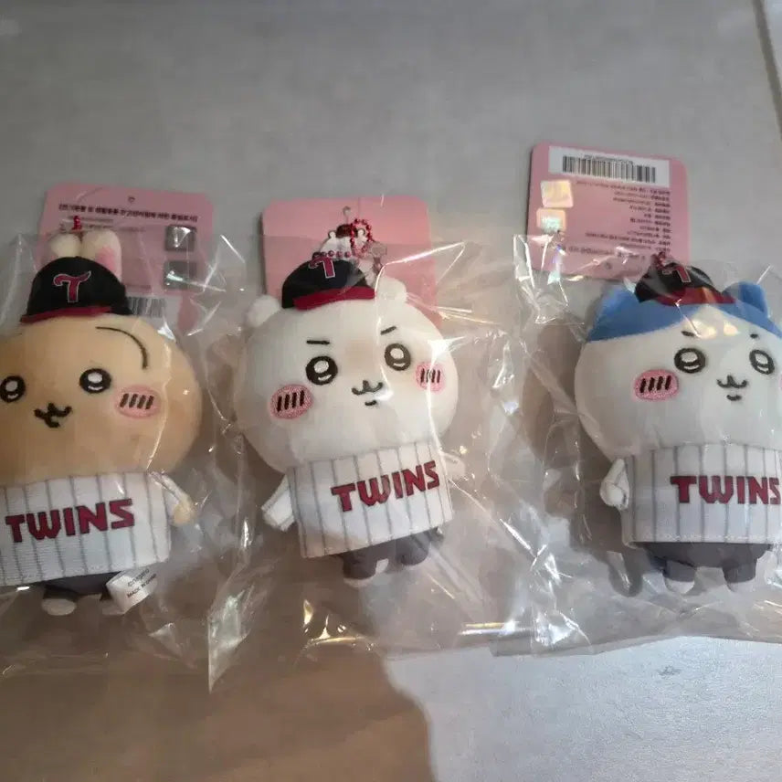 [BUNJANG] LG Twins x Chiikawa Mascot Keychain 3 Types / LG 트윈스 치이카와 마스코트 키링 3종 먼작귀 엘지