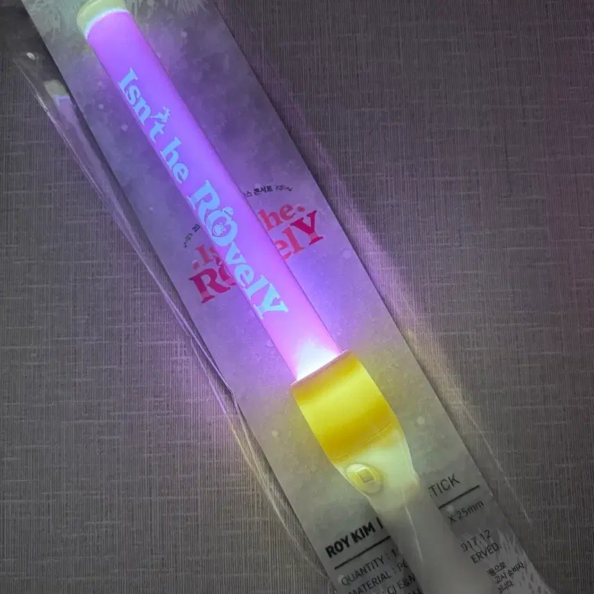 [BUNJANG] Roy Kim 2017 Winter Concert Glowstick (Sealed) / 미개봉)로이킴 2017 겨울 콘서트 응원봉