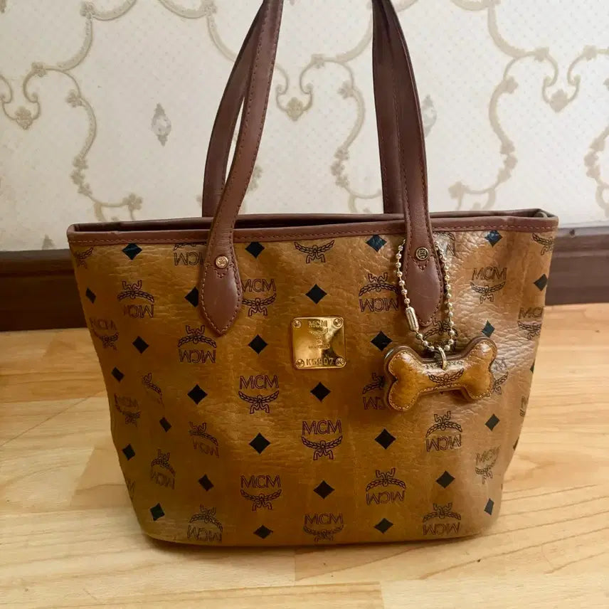 [BUNJANG] MCM Genuine Leather Handbag / MCM정품가방
