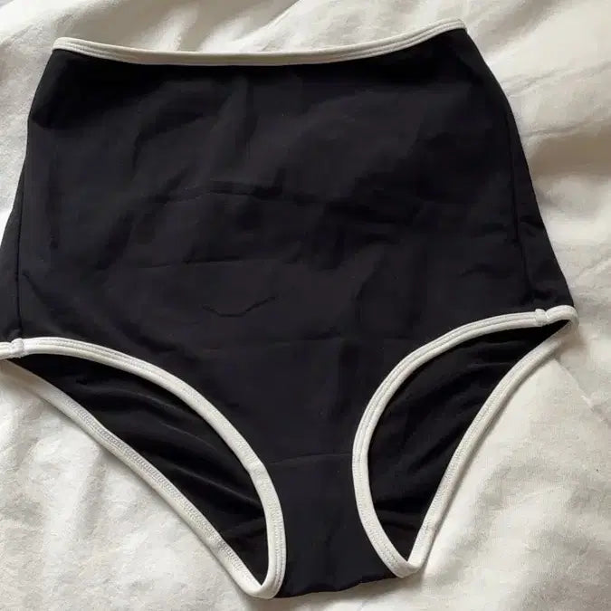 [BUNJANG] Binah J Bikini Bottom Shorts / 비나제이 비키니 하의 쇼츠