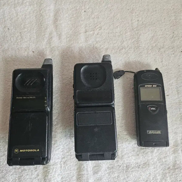 [BUNJANG] Motorola & Anycall EVRC Vintage Mobile Phones (3-Piece Bundle Set) / 근대사 모토로라등 휴대폰 3개 일괄