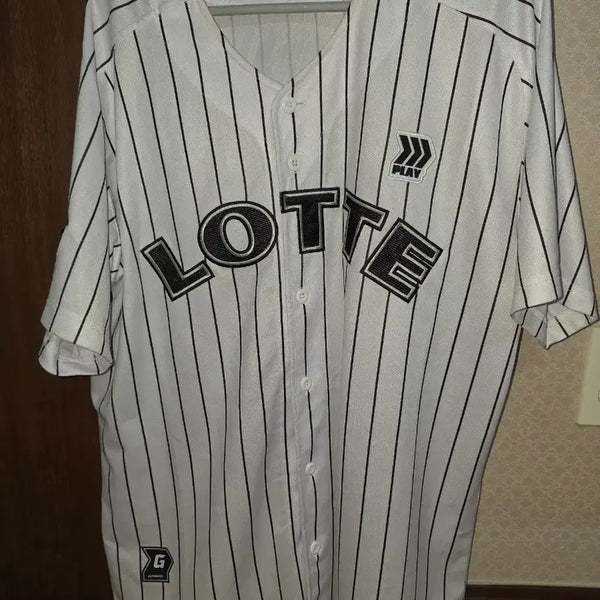 [BUNJANG] Lotte Giants Authentic Old Stripes Jersey 110 / 롯데자이언츠 어센틱 올드스트라이츠 110