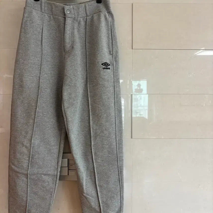 [BUNJANG] Umbro Grey Jogger Pants / (남성) 엄브로 그레이 회색 조거팬츠 트레이닝팬츠 75 m