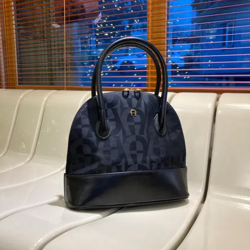[BUNJANG] AIGNER 90s Vintage Logo Monogram Top Handle Tote Bag / AIGNER 아이그너 90's 빈티지 로고 모노그램 탑핸들 볼드백