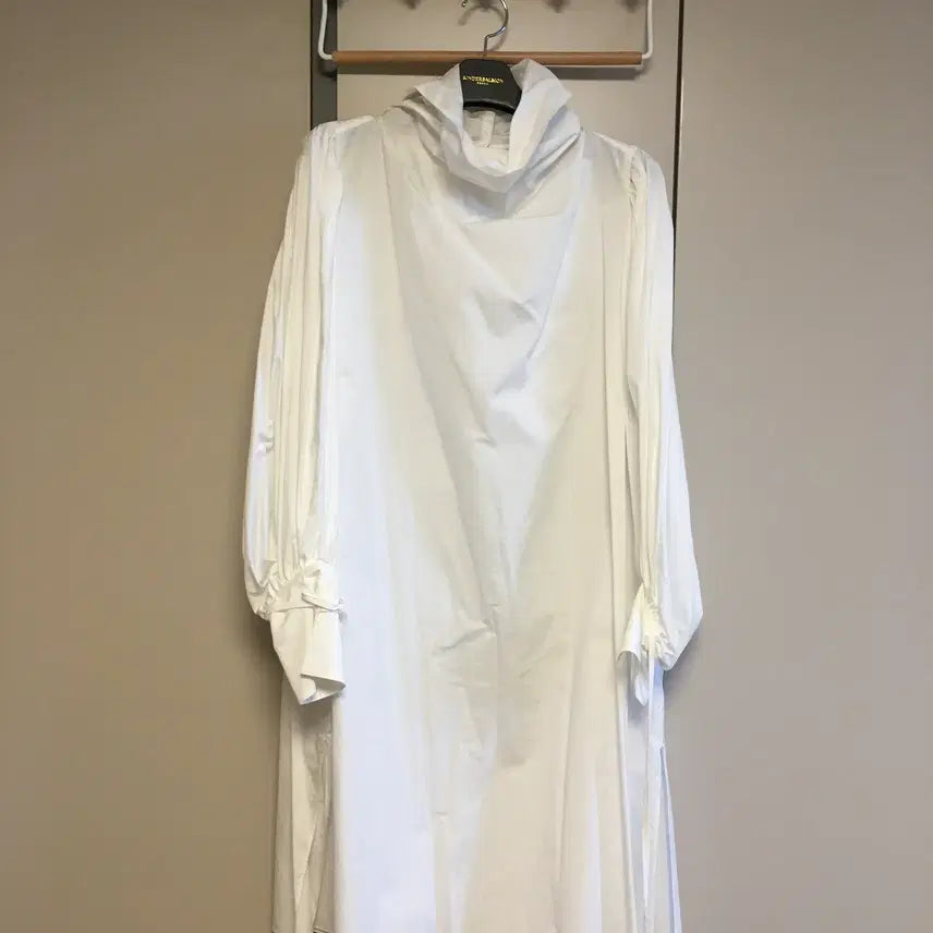 [BUNJANG] Kindersalmon White High-Neck Dress / 킨더살몬 화이트 드레스