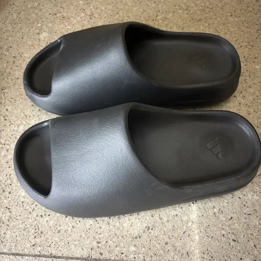 [BUNJANG] Adidas Yeezy Slide Onyx (265mm) / (1회착)아디다스 이지슬라이드 오닉스 265