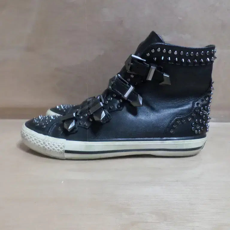 [BUNJANG] ASH Jennie Black Studded Sneakers / 후루룩구제3 230 아쉬 제니얼 블랙 스터드 운동화 스니커즈 260813