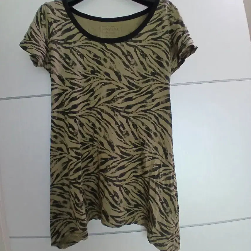 [BUNJANG] Corn Flake Zebra Pattern Long Short-Sleeve T-Shirt / 갸루Y2K 지브라패턴 롱반팔티