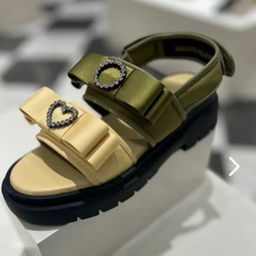 [BUNJANG] SUECOMMA BONNIE Ribbon Cubic Sandals Beige/Olive / 슈콤마보니 리본 큐빅 샌들 베이지/올리브
