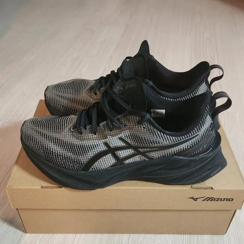 [BUNJANG] Asics Novablast 3 Black Running Shoes (265) / (265) 아식스 노바블라스트3 블랙 운동화 팝니다.