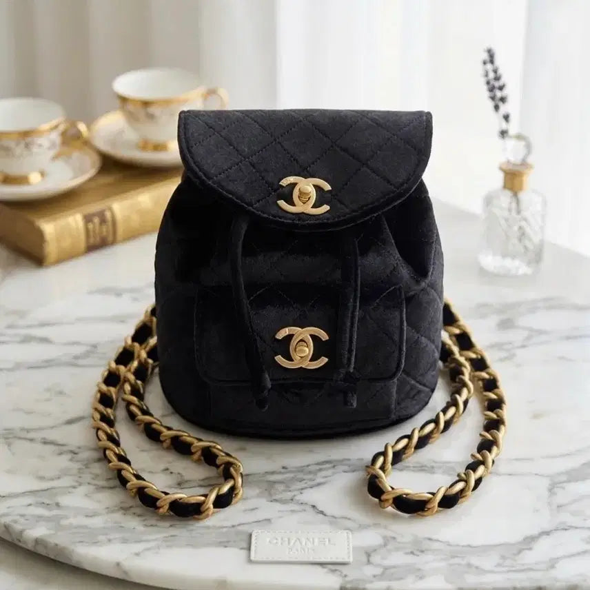 [BUNJANG] Chanel VIP Gift Velvet Backpack / 샤넬 VIP 기프트 벨벳 백팩
