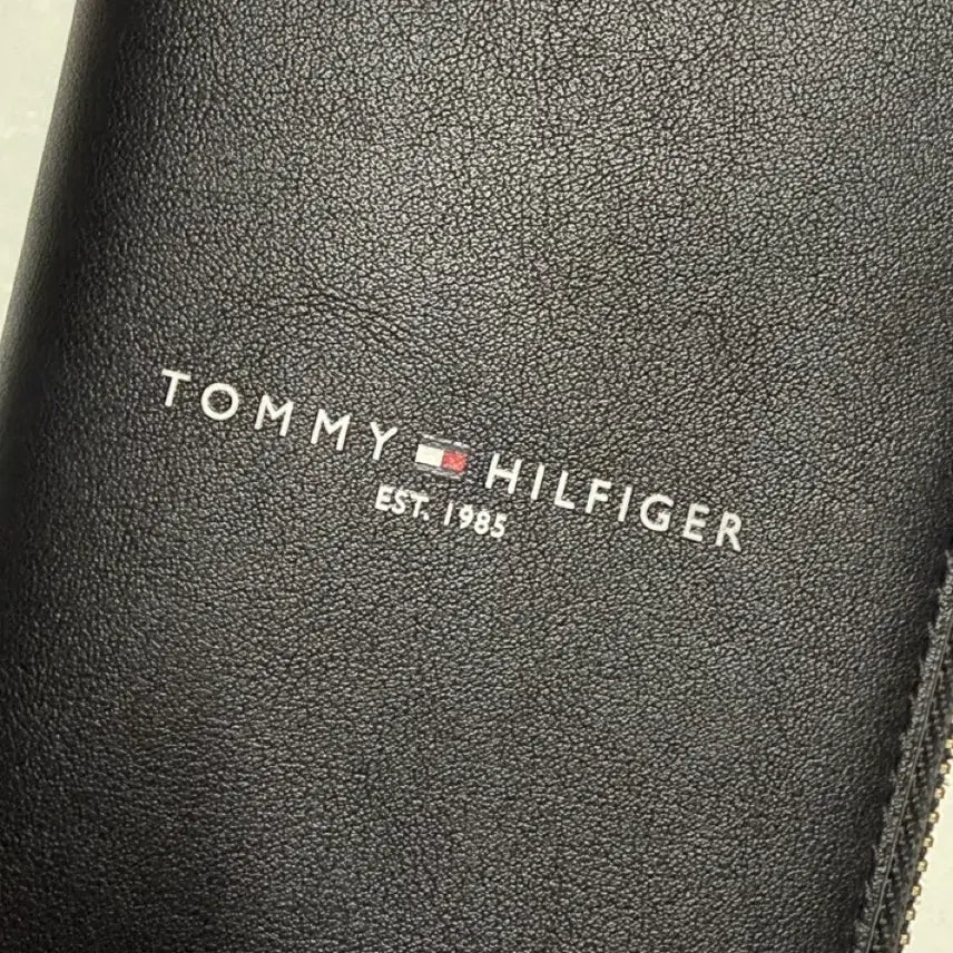 [BUNJANG] Tommy Hilfiger Phone Wallet Card Holder Black / 타미힐피거 폰 월렛 여성 여자 카드 목걸이형 지갑 여행용 카드지갑 블랙 일본 명품지갑 중고