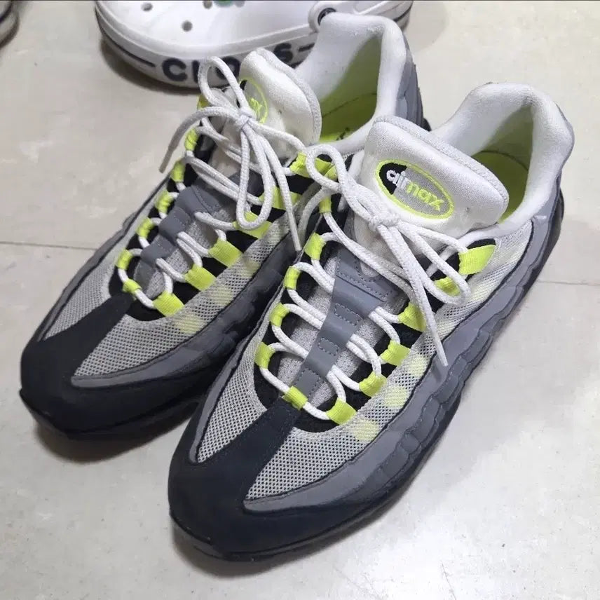 [BUNJANG] Nike Air Max 95 Neon (2020) - Size 285 / 에어맥스95 네온 2020 285사이즈