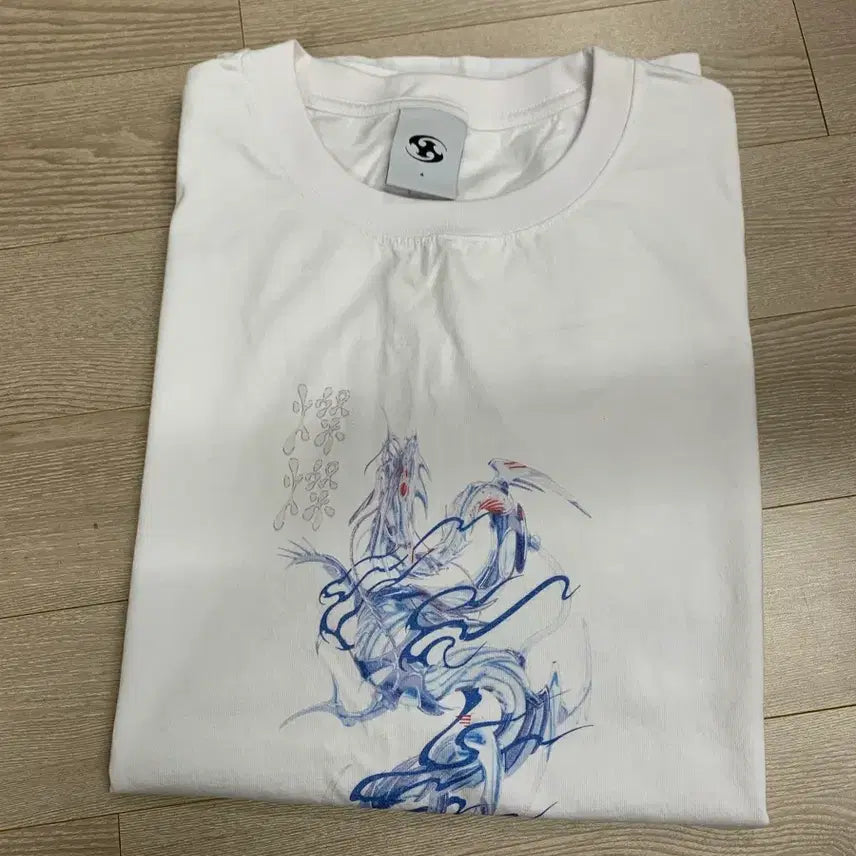 [BUNJANG] Sansan Gear Dragon Tee Size 4 / 산산기어 드래곤 티 4사이즈