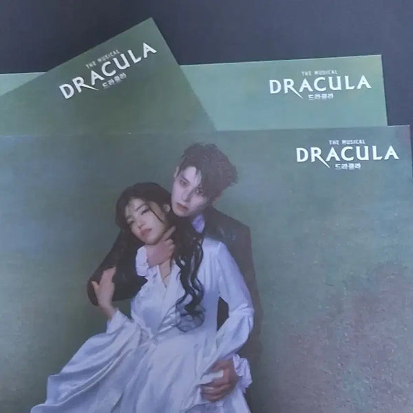 [BUNJANG] Musical Dracula Postcard Bundle Set featuring Kim Junsu, Jeon Dongseok, Shin Sungrok, Jo Jung eun, Park Jiyeon, Kim Hwanhee / (3장 일괄) 뮤지컬 드라큘라 증정 굿즈 엽서 김준수 전동석 신성록 조정은 박지연 김환희
