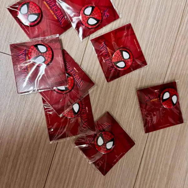 [BUNJANG] Spider-Man Pin Badge (Sealed) / 스파이더맨 핀뱃지 미개봉