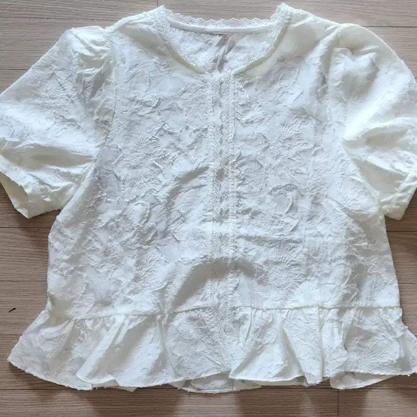 [BUNJANG] Lace Frill Puff Sleeve Blouse / 레이스 프릴 퍼프 소매 블라우스