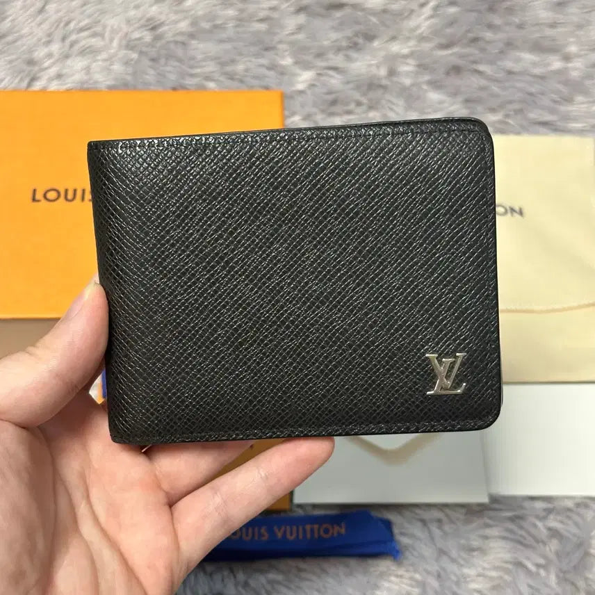 [BUNJANG] Louis Vuitton Taiga Silver Logo Multiple Wallet Black / [풀구성] 루이비통 타이가 은장 멀티플 월릿 반지갑 블랙