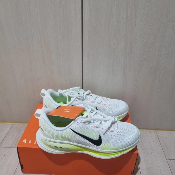 [BUNJANG] Nike Zoom Vomero 18 GS Sneakers / 미시착새상품)) 나이키 줌보메로18 gs 운동화 245
