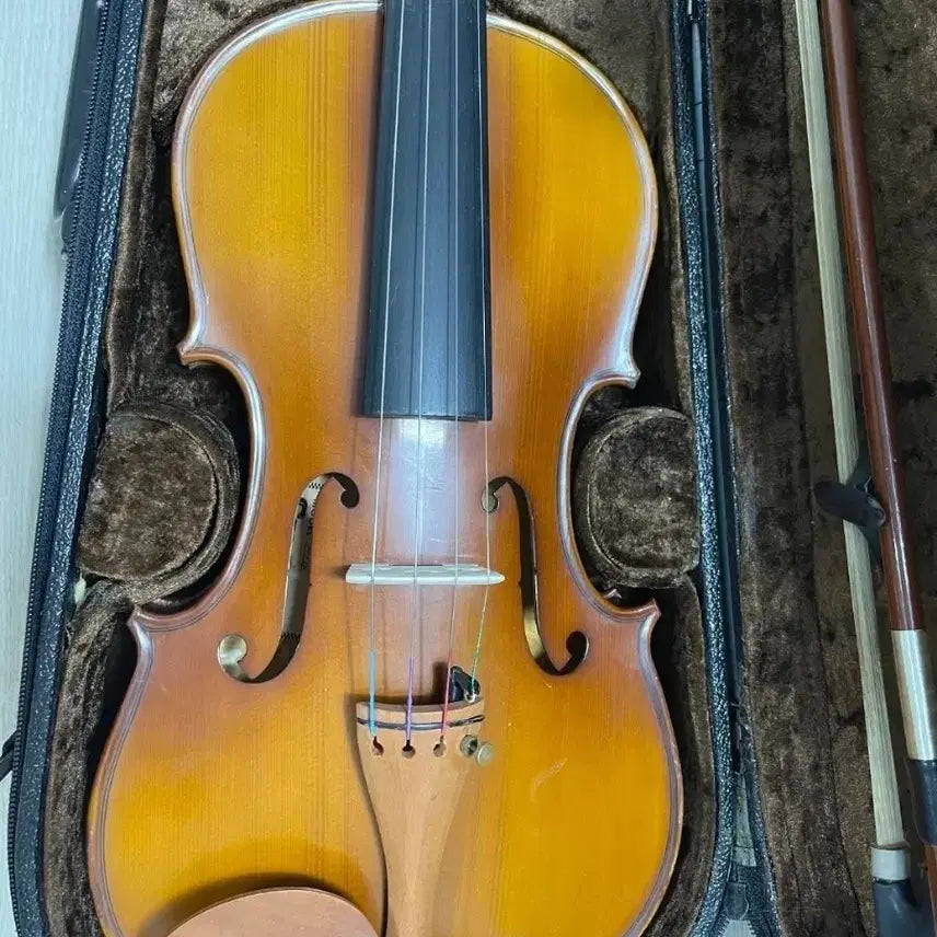 [BUNJANG] Chuu 4/4 Handmade Violin - Beginner Set / 츄 4/4 바이올린  헨드메이드 모델이에요  입문용. 핸드메이드. 조율완료. 바이올린 외관 A급.127