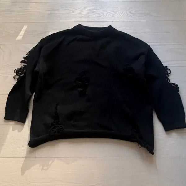 [BUNJANG] Those Days Black Distressed Knit Sweater / Those Days 라벨의 블랙 디스트레스 니트/스웨터