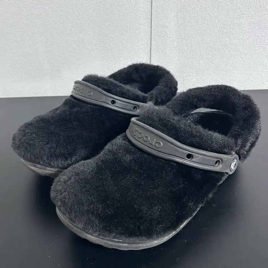 [BUNJANG] Crocs Fur Clog Shoes (Size 265) / 크록스 퍼 클로그 (265)