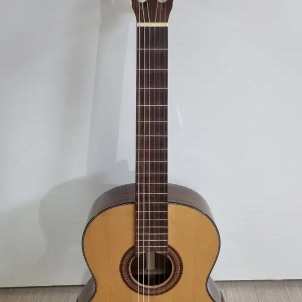 [BUNJANG] Shin Hyun-gu Master Crafted Solid Top Classical Guitar #35 with Padded Soft Case / (신품급)국내 신현구 장인 제작 탑솔리드 클래식기타 35호+충전재 두툼한 소프트케이스