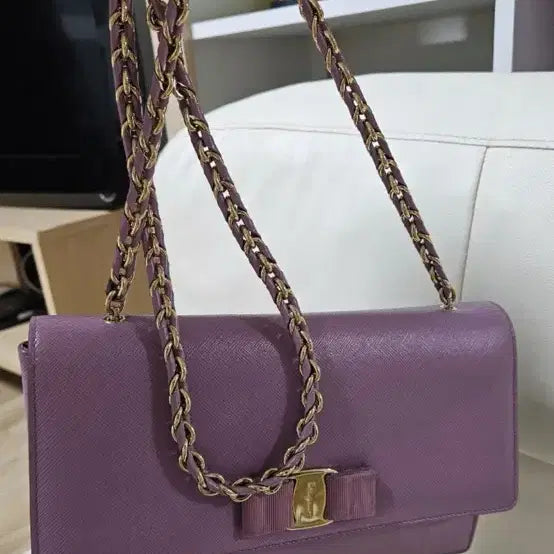 [BUNJANG] Ferragamo Genuine Leather Chain Crossbody Bag / 정품 페라가모  체인 크로스백