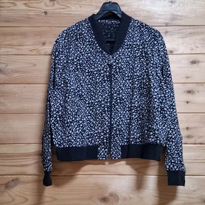 [BUNJANG] Dot Pattern Windbreaker Bomber Jacket / 도트 패턴 바람막이 봄버 자켓