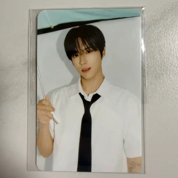 [BUNJANG] Almost Blue The Boyz Eric Photocard / 올모스트 블루 더보이즈 에릭 포토카드