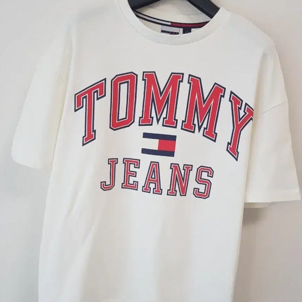 [BUNJANG] Tommy Hilfiger Women's Round Neck T-Shirt / 타미힐피거 정품 여성 라운드티셔츠