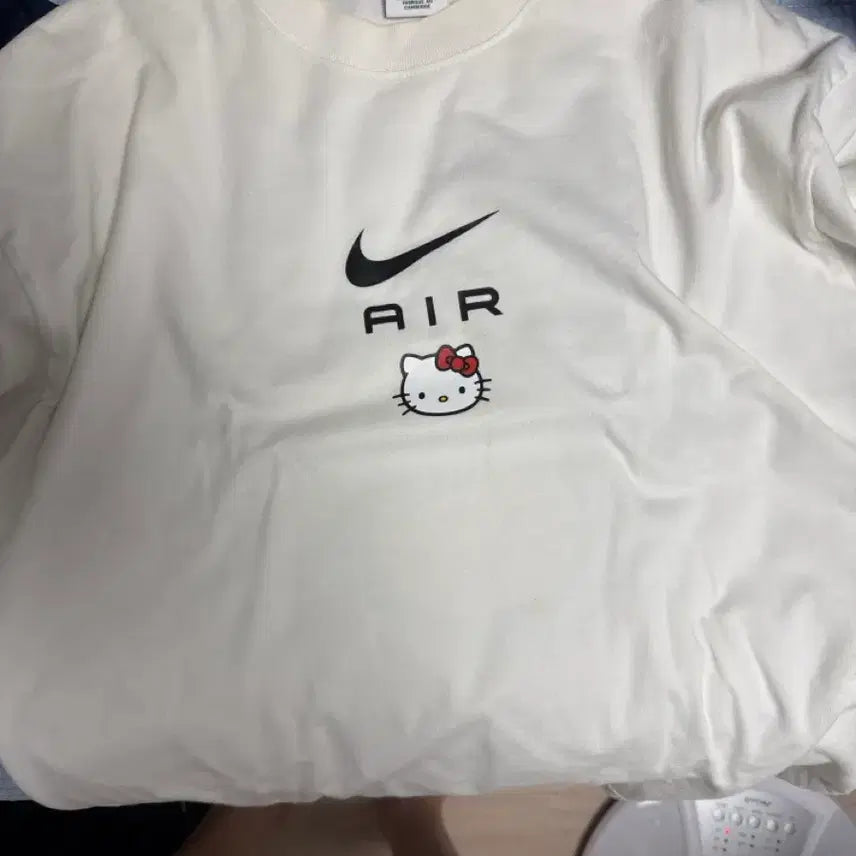 [BUNJANG] Nike x Hello Kitty NRG Air T-Shirt White / 나이키 x 헬로키티 NRG 에어 티셔츠 화이트 - 아시아
