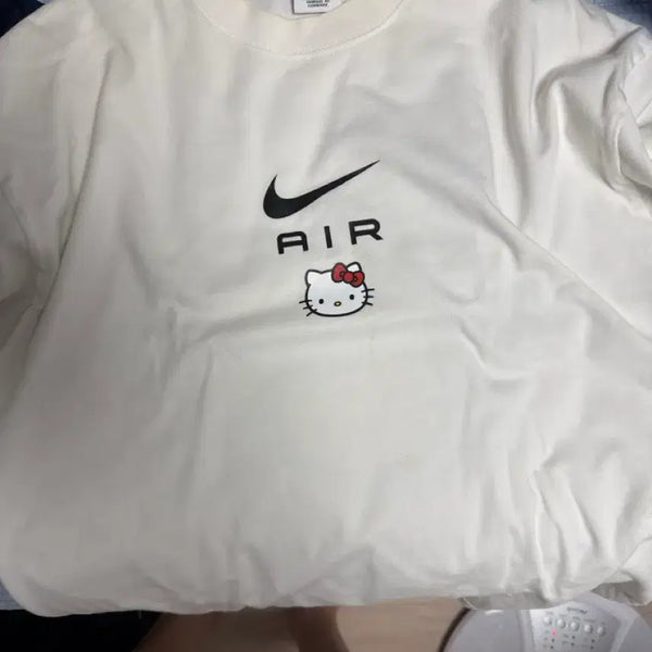 [BUNJANG] Nike x Hello Kitty NRG Air T-Shirt White / 나이키 x 헬로키티 NRG 에어 티셔츠 화이트 - 아시아