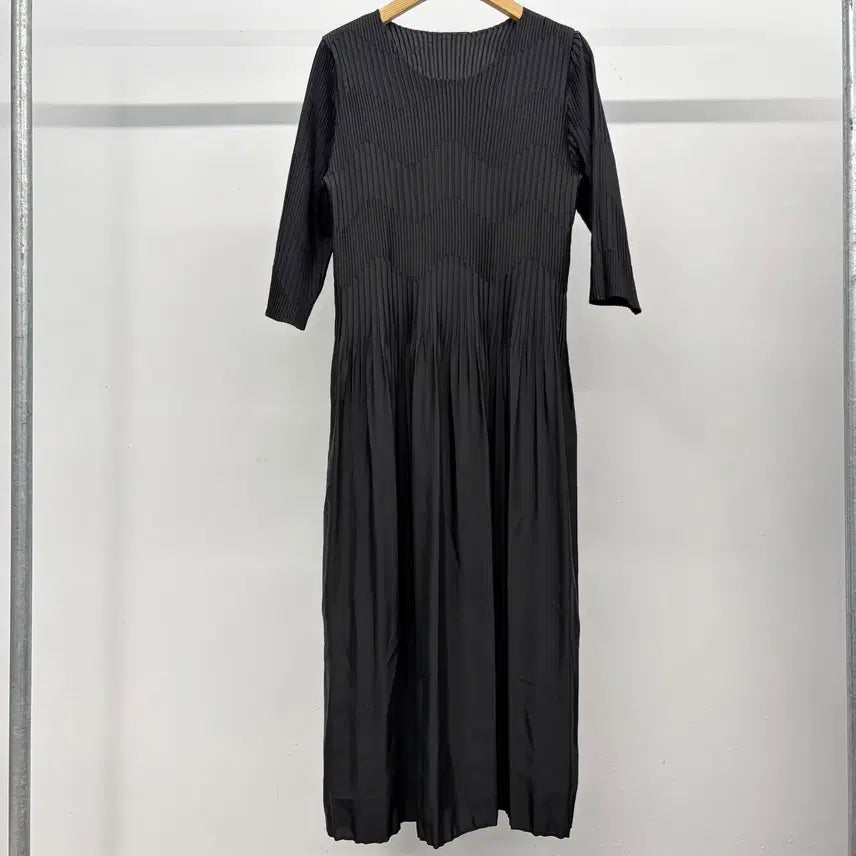 [BUNJANG] Yoitz Pleated Long Dress / 요이츠 플리츠 롱 원피스 F