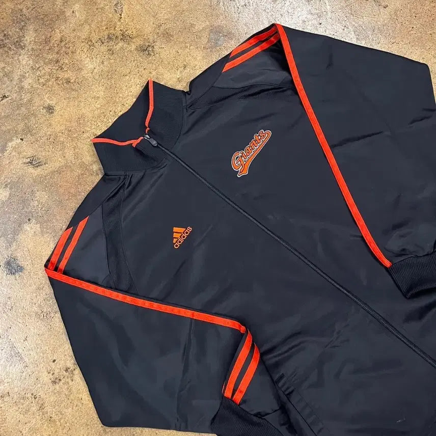 [BUNJANG] Adidas x Lotte Giants Track Top Jersey Black Orange / [105] 아디다스 롯데 자이언츠 트랙탑 져지 블랙 오렌지